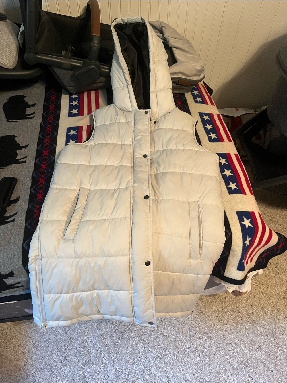 Swiss Tech Women’s Hooded Puffer Vest - Cream